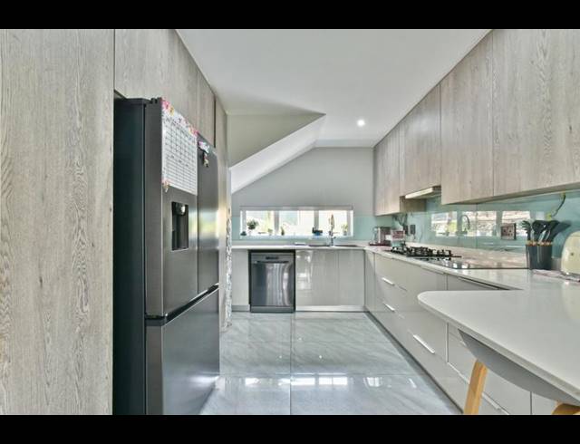 4 BEDROOM HOUSE FOR SALE IN EYE OF AFRICA